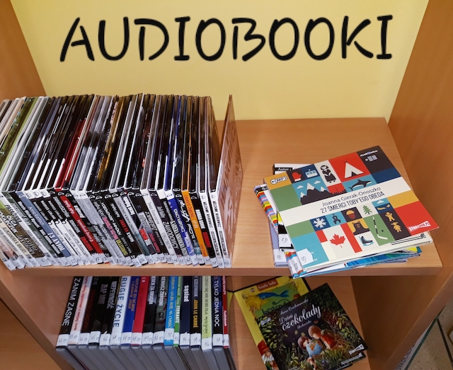 płyty audiobooki na półce