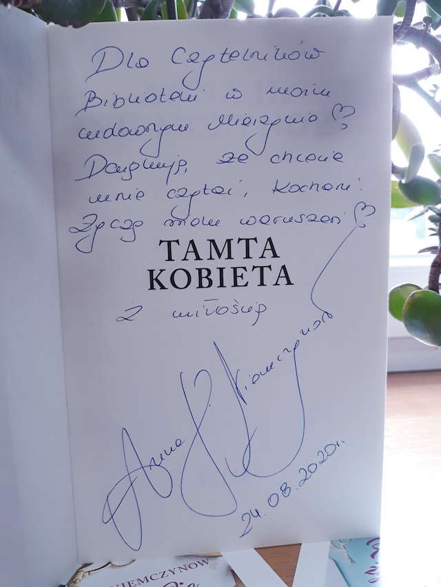 zdjęcie kartki z podpisem