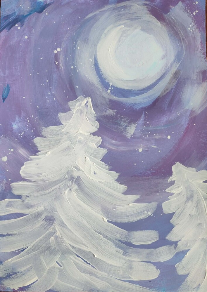 Fotografia przedstawia pracę plastyczną - białe choinki na tle kolorowego nieba.